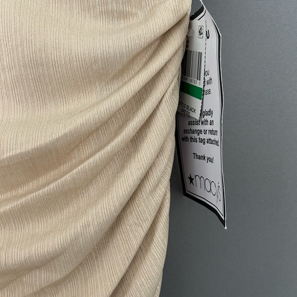 Women’s dress, form fitting - Picture 2 of 4